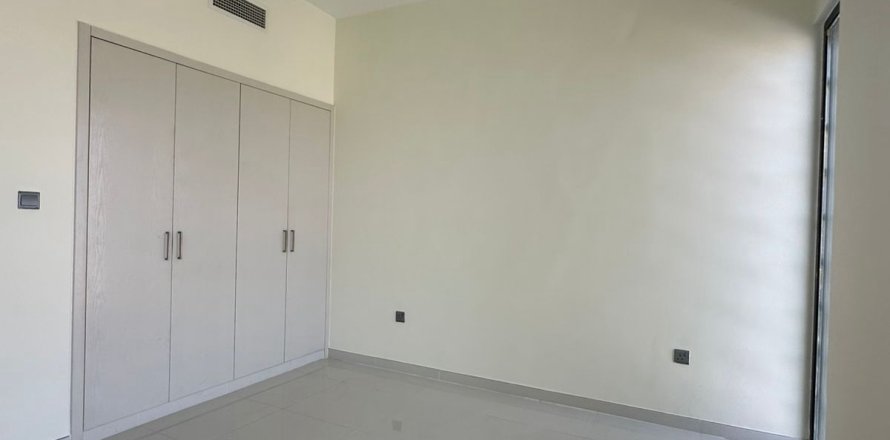 5 bedrooms Villa  No. 119711