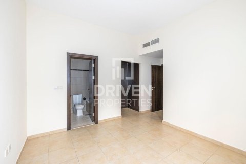 2 bedrooms Apartment in Remraam, UAE No. 189804 4