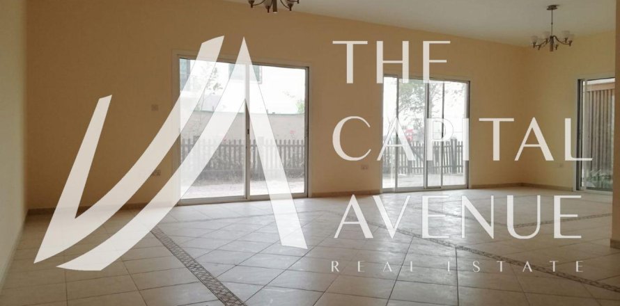 4 bedrooms Villa in Abu Dhabi, UAE No. 136913