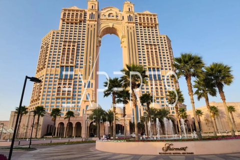 Apartment de 2 dormitorios en The Marina, UAE No. 136006