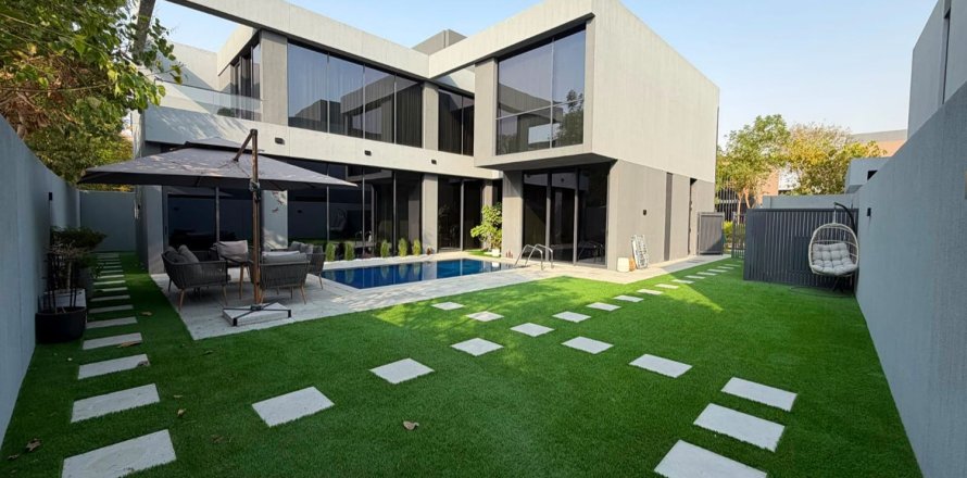 Villa de 4 dormitorios en Tilal City, UAE No. 204870