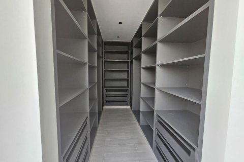 Villa de 4 dormitorios en Tilal City, UAE No. 204870 5