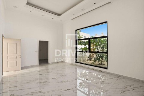 5 bedrooms Villa in Nad Al Sheba 1, UAE No. 192799 8