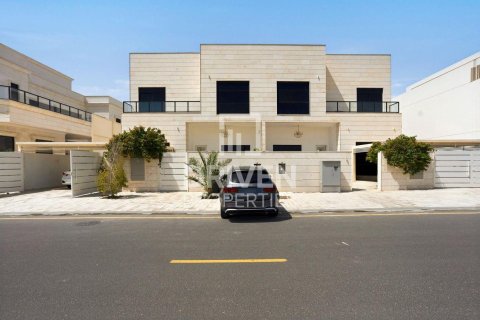 5 bedrooms Villa in Nad Al Sheba 1, UAE No. 192799