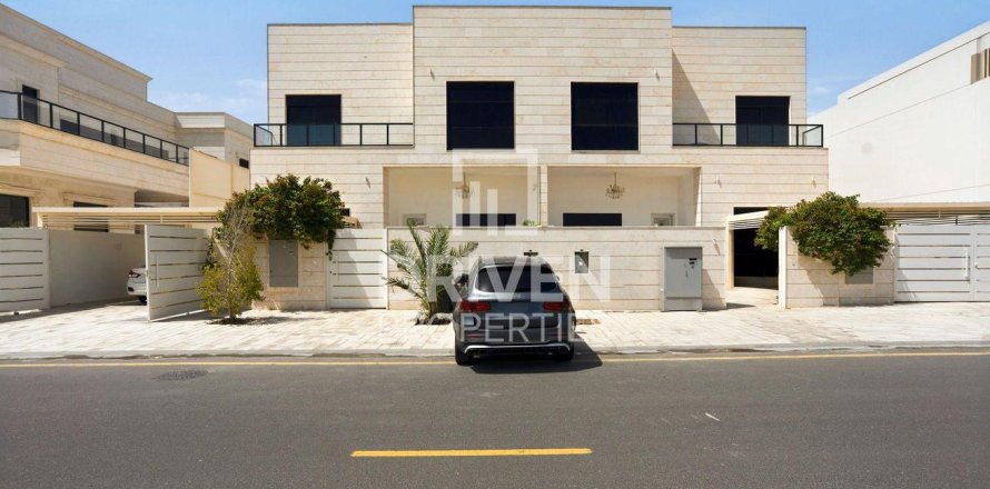 5 bedrooms Villa in Nad Al Sheba 1, UAE No. 192799