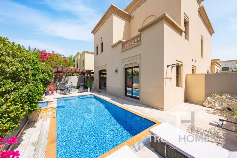 4 bedrooms Villa in Casa, UAE No. 80223 2