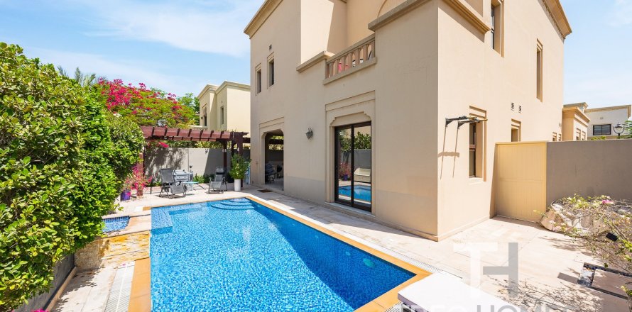 4 bedrooms Villa in Casa, UAE No. 80223