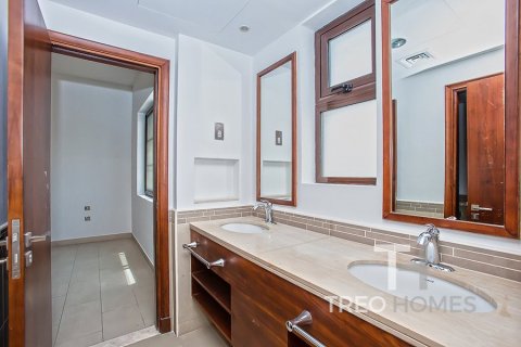 4 bedrooms Villa in Casa, UAE No. 80223 14