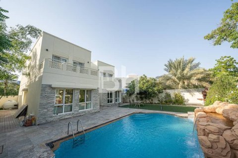Villa de 5 dormitorios  No. 114605 9