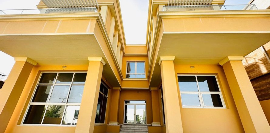 Villa de 5 dormitorios en Al Furjan, UAE No. 142463