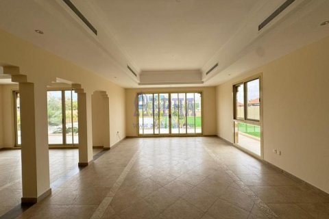 5 bedrooms Villa in Al Hamra Village, UAE No. 141715 6