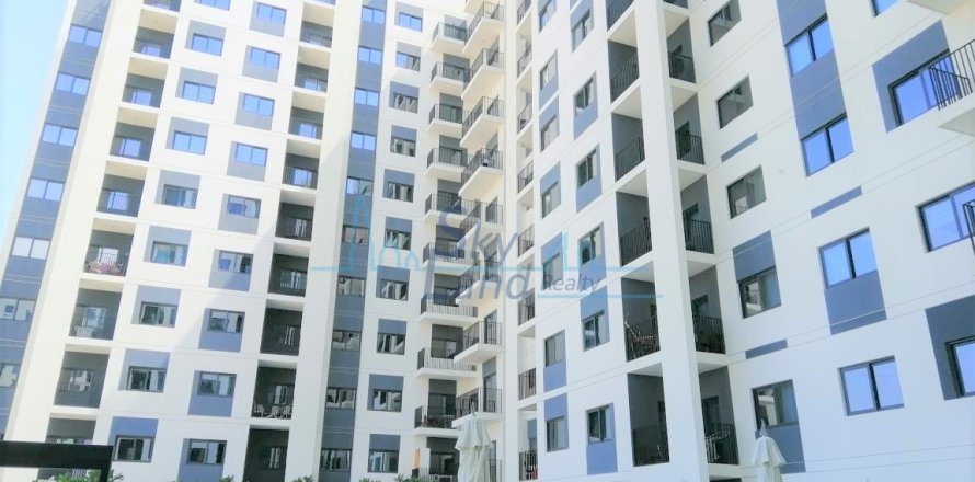 2 bedrooms Apartment in Dubai, UAE No. 104439