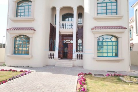 Villa de 6 dormitorios en Jumeirah, UAE No. 104440 2