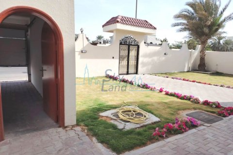Villa de 6 dormitorios en Jumeirah, UAE No. 104440 4