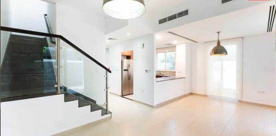 Townhouse de 4 dormitorios en Dubai, UAE No. 161532