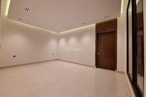 5 bedrooms Villa in Riyadh, Saudi Arabia No. 67509 5