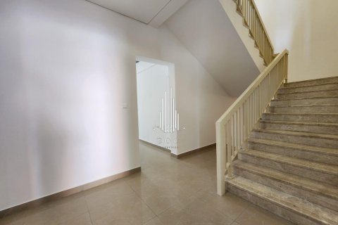 Villa de 5 dormitorios en Abu Dhabi Gate City, UAE No. 30311 20