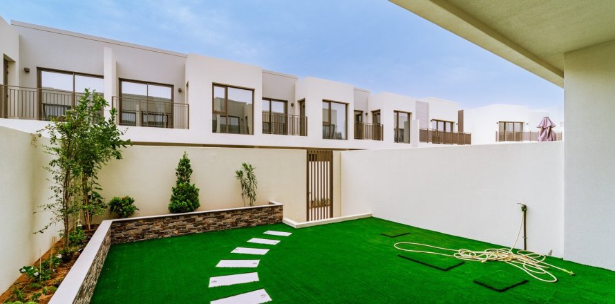 3 bedrooms Townhouse in Dubai South (Dubai World Central), UAE No. 33622