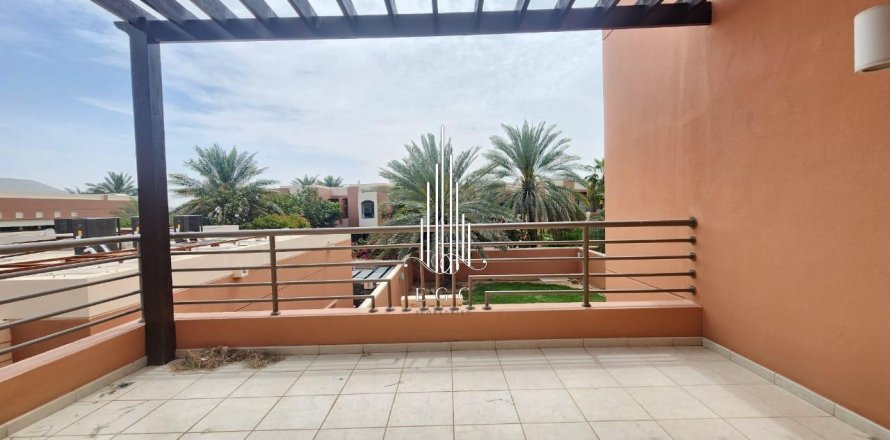 Villa de 5 dormitorios en Abu Dhabi Gate City, UAE No. 19792