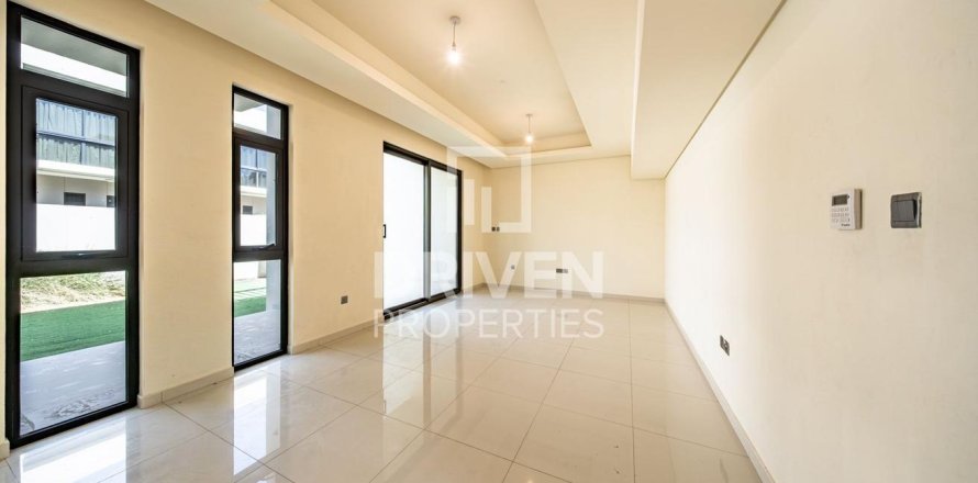 3 bedrooms Townhouse in Dubai, UAE No. 201533
