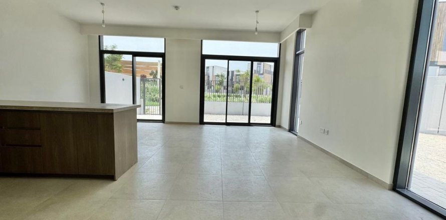 3 bedrooms Villa in Dubai, UAE No. 147890