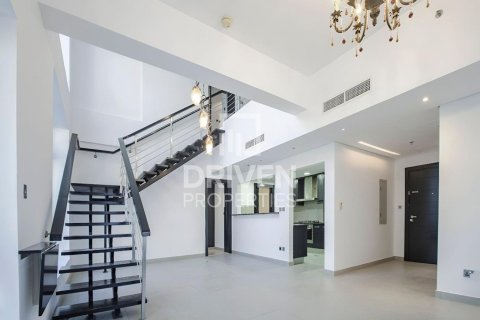 Дуплекс с 3 спальнями в Jumeirah Islands, ОАЭ №137896