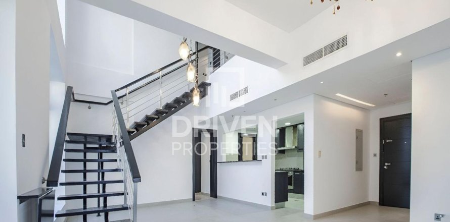 Дуплекс с 3 спальнями в Jumeirah Islands, ОАЭ №137896