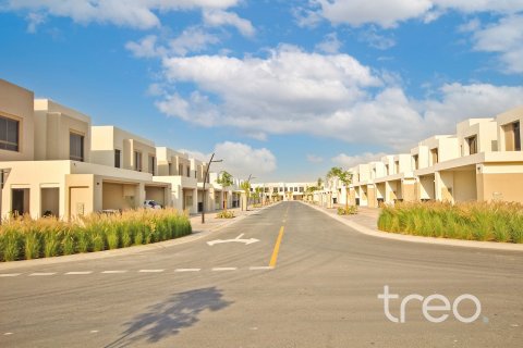 Villa de 3 dormitorios en Zahra Townhouses, UAE No. 206223