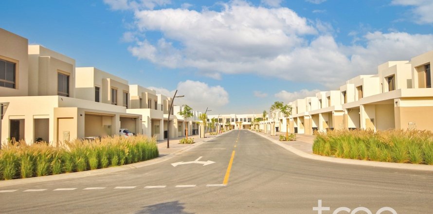Villa de 3 dormitorios en Zahra Townhouses, UAE No. 206223