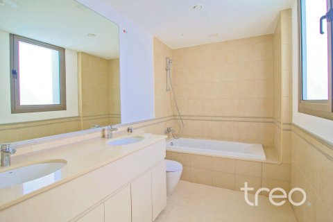 Villa de 3 dormitorios en Zahra Townhouses, UAE No. 206223 4