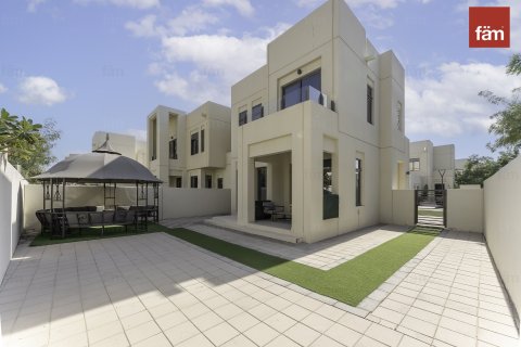 Villa de 3 dormitorios en Reem, UAE No. 137220