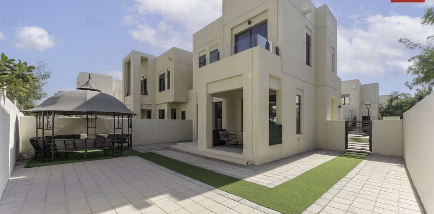 Villa de 3 dormitorios en Reem, UAE No. 137220