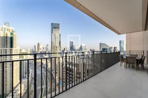 Apartment de 3 dormitorios en BLVD Crescent, UAE No. 83695 2