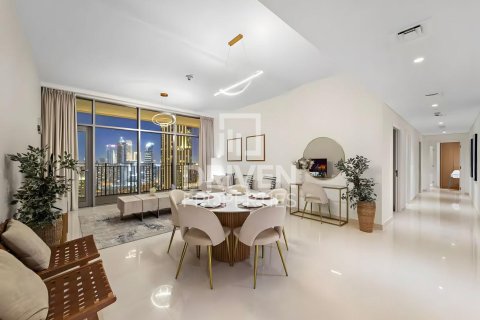 Apartment de 3 dormitorios en BLVD Crescent, UAE No. 83695 3