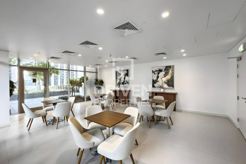 Apartment de 3 dormitorios en BLVD Crescent, UAE No. 83695 9