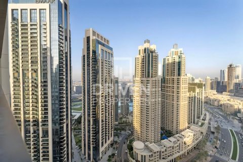 Apartment de 3 dormitorios en BLVD Crescent, UAE No. 83695 1