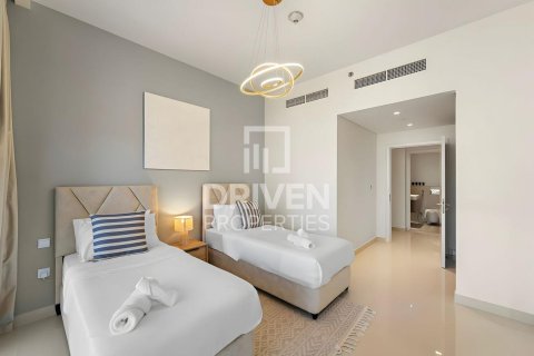 Apartment de 3 dormitorios en BLVD Crescent, UAE No. 83695 13