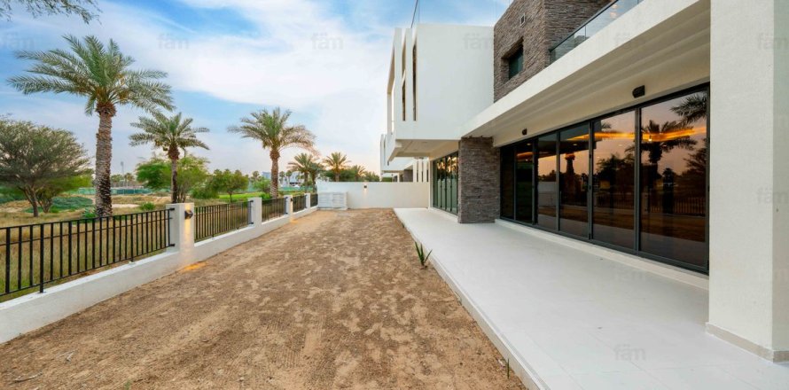 8 bedrooms Villa in Dubai, UAE No. 199414