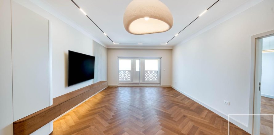 2 bedrooms Apartment in The Crescent, UAE No. 193884