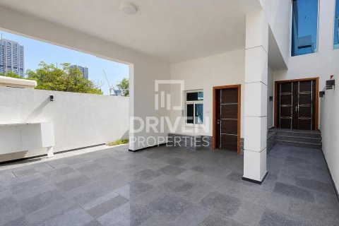 3 bedrooms Villa in Al Barsha South, UAE No. 189634 5