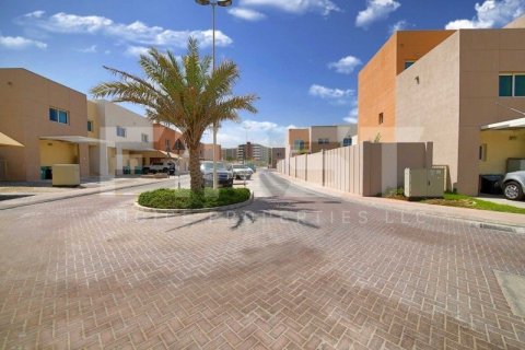 Villa de 2 dormitorios en Abu Dhabi, UAE No. 172369 18
