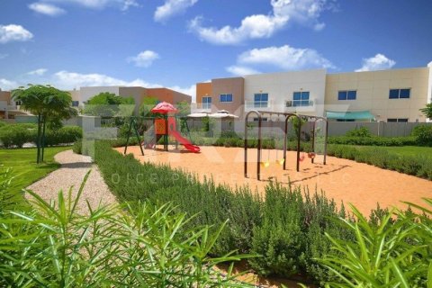 Villa de 2 dormitorios en Abu Dhabi, UAE No. 172369 3