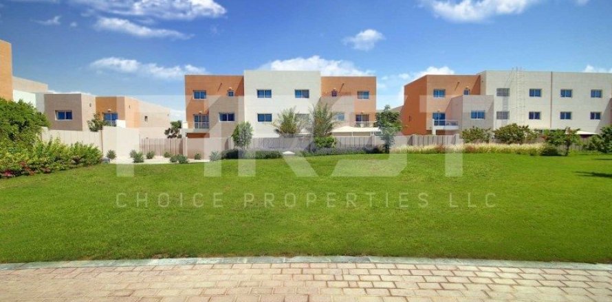 Villa de 2 dormitorios en Abu Dhabi, UAE No. 172369