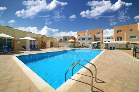 Villa de 2 dormitorios en Abu Dhabi, UAE No. 172369 17