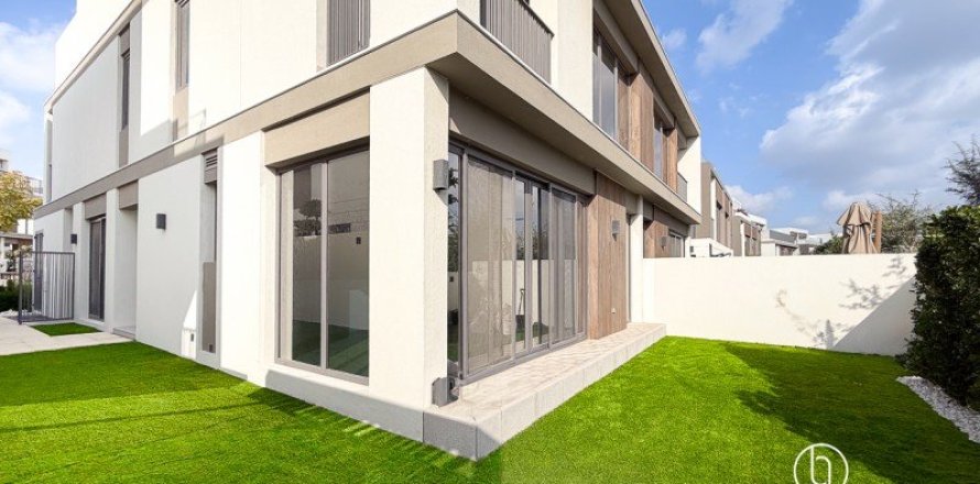 Вилла с 4 спальнями в Tilal Al Ghaf, ОАЭ №146413