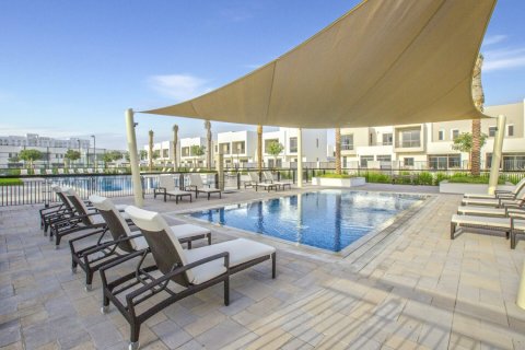 Таунхаус с 3 спальнями в Zahra Townhouses, ОАЭ №137559 4