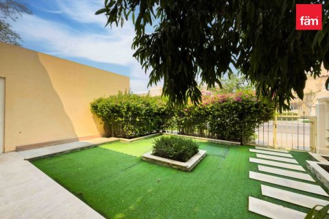 Villa de 5 dormitorios  No. 115429 2