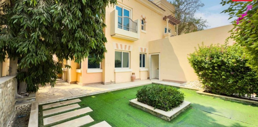 Villa de 5 dormitorios en Dubai Sports City, UAE No. 115429