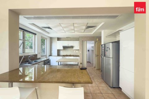 Villa de 5 dormitorios  No. 115429 3