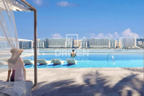 Квартира с 2 спальнями в EMAAR Beachfront, ОАЭ №137774 8